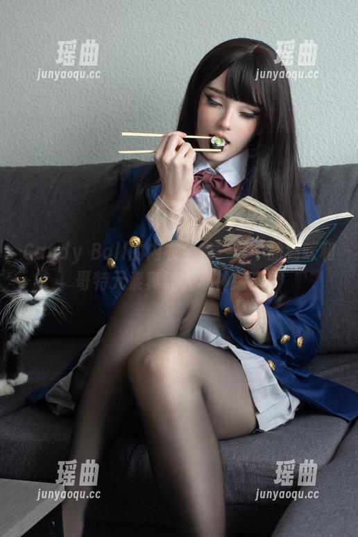 Candy Ball Candy Ball的内衣全套,其中的猫咪和哥特元素真让人心神荡漾。